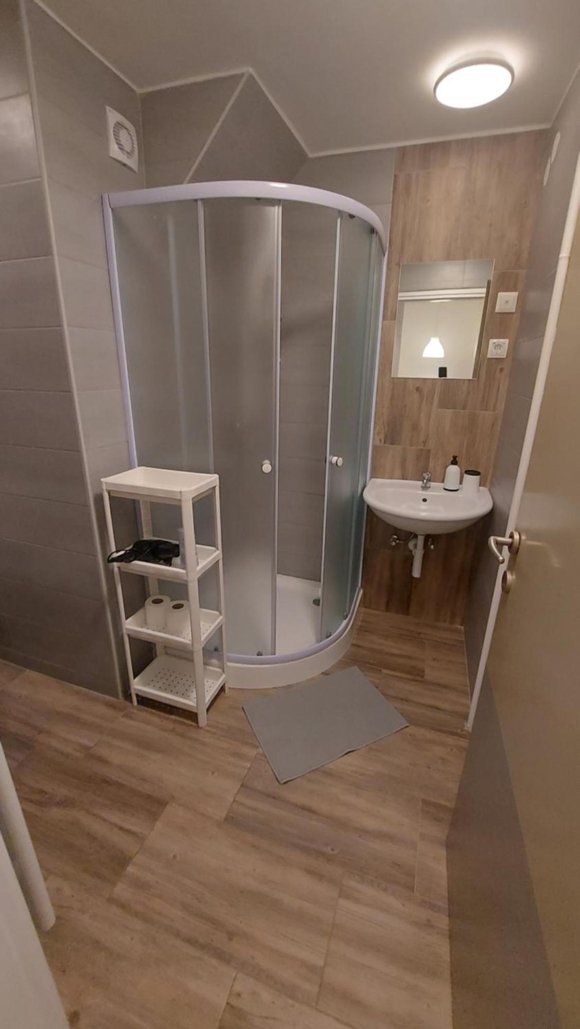 Sweet Apartments With Free Private Parking Laibach Zimmer foto